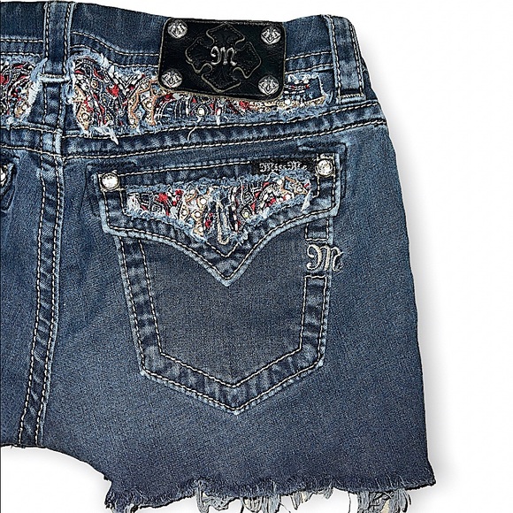 Girls Miss Me Curvy Skinny Denim Shorts (29) - Picture 5 of 8